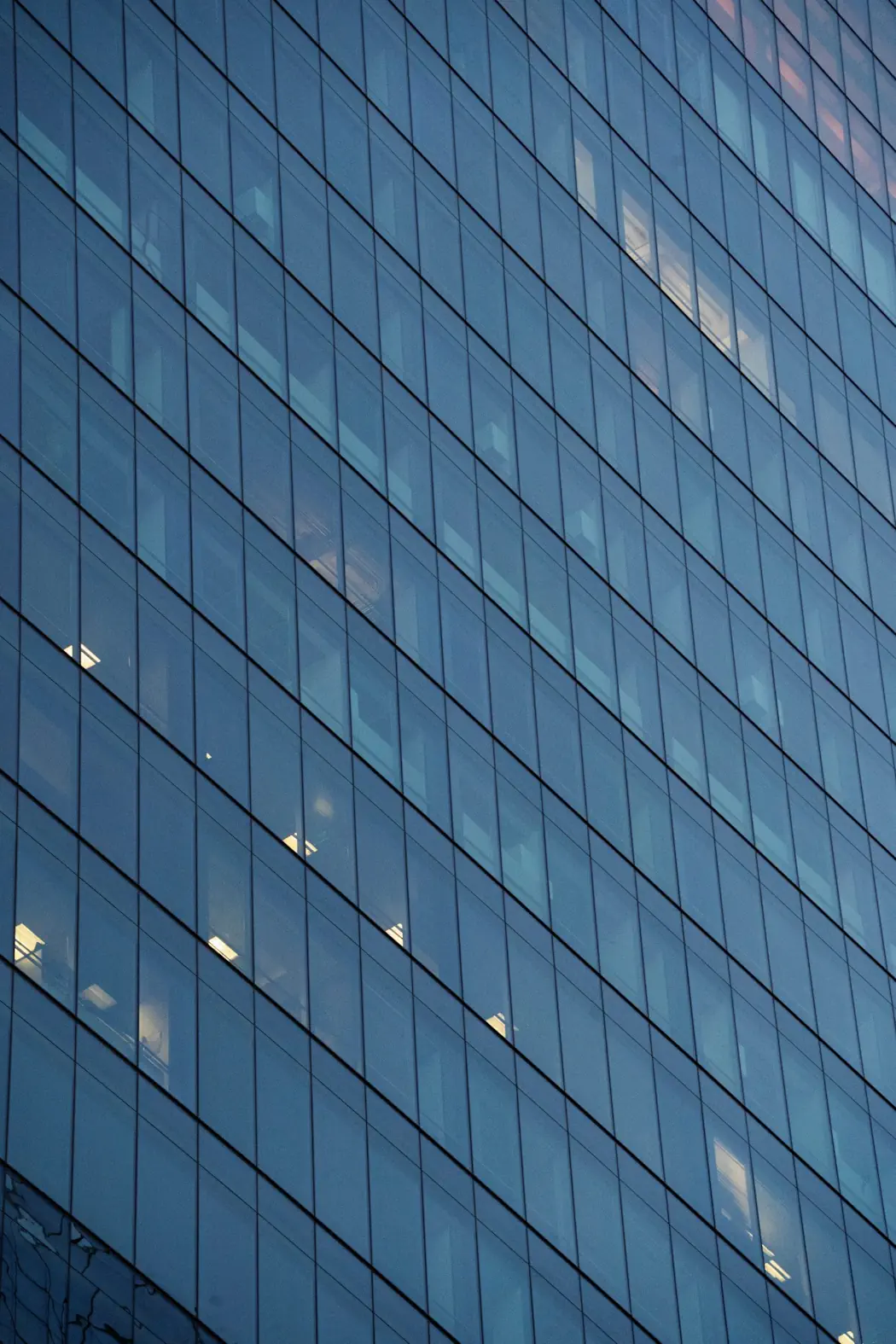 Detalle de una fachada de oficinas contemporánea